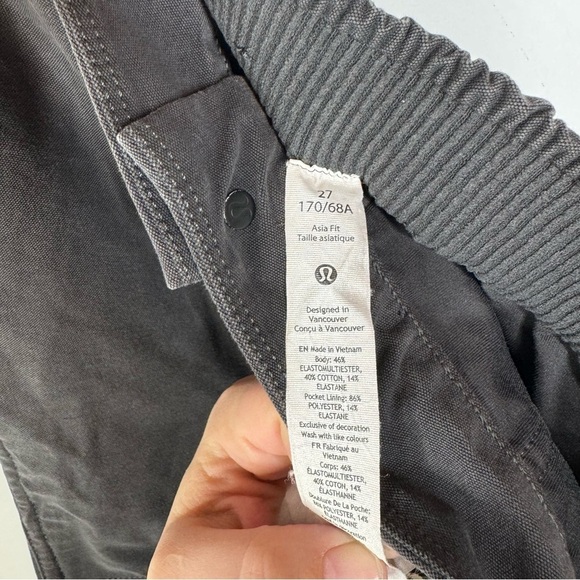 Lululemon Light Utilitech Cargo Pocket High-Rise Pant
Graphite Grey Size 27 - Picture 8 of 10